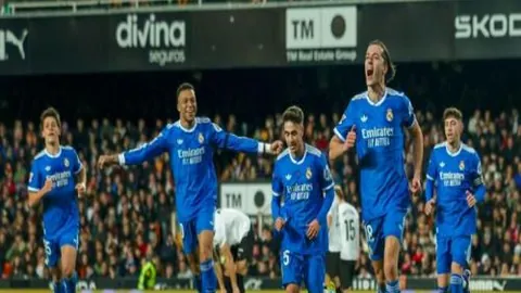 杰森-理查德森父亲现身助阵，昔日金州勇士球员子嗣竞技，观战人数突破千三